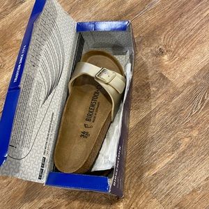 NWT Birkenstock Madrid Style in Gold